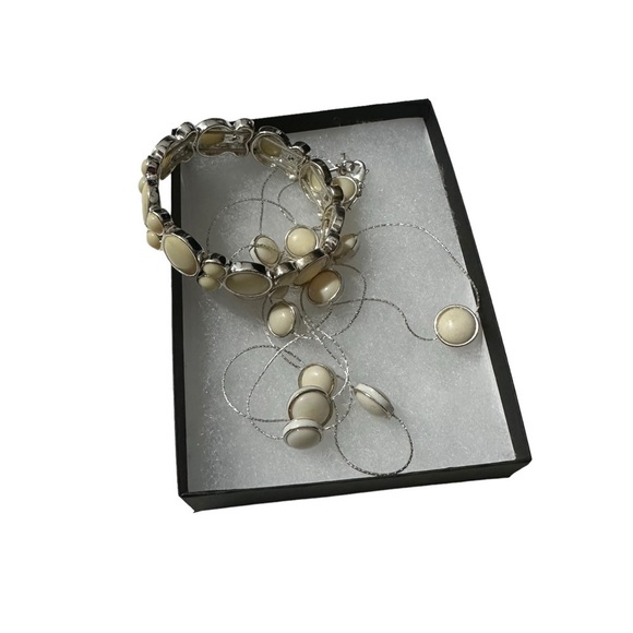 Napier Set of 2 Silver Tone Simulated Oval Cream Pearl Beads Necklace & Bracelet - Picture 12 of 12